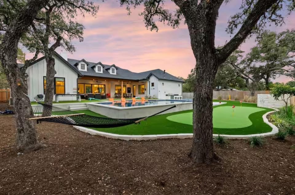 Custom backyard hardscape patio by Black agave hardscape